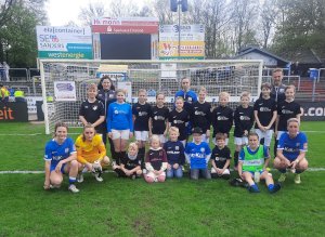 E2-Jugend als Einlaufkinder beim SV Meppen Frauen