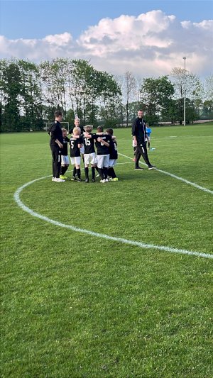 E-Jugend schlägt Herzlake im Derby mit 4:3