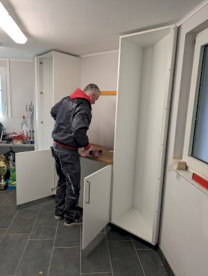 Verkaufsraum erhält neuen Schrank