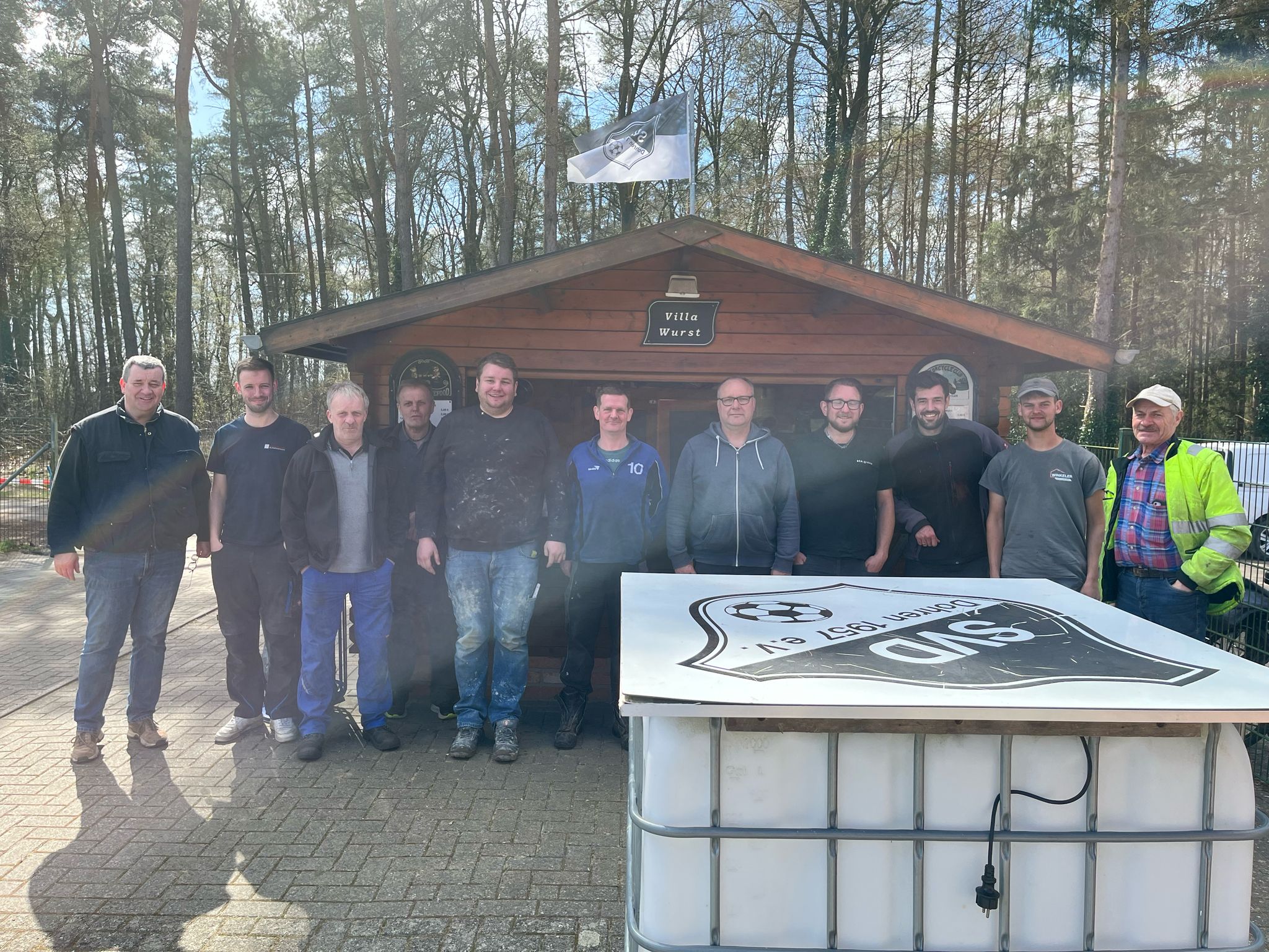 Arbeitseinsatz auf dem Sportgelände